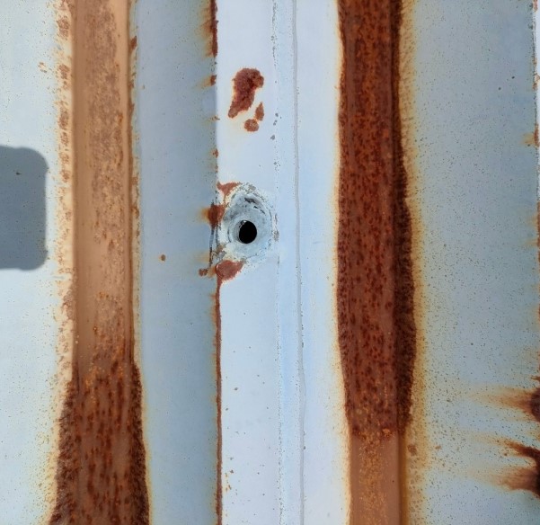 折板屋根のボルトが抜けて雨漏り　熊本